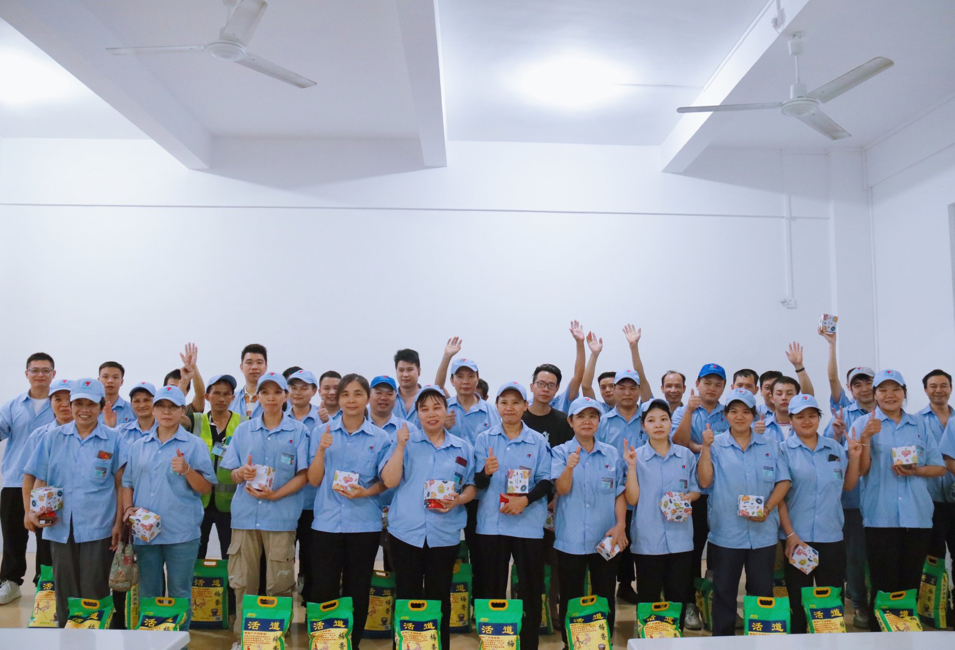 八月份员工生日会