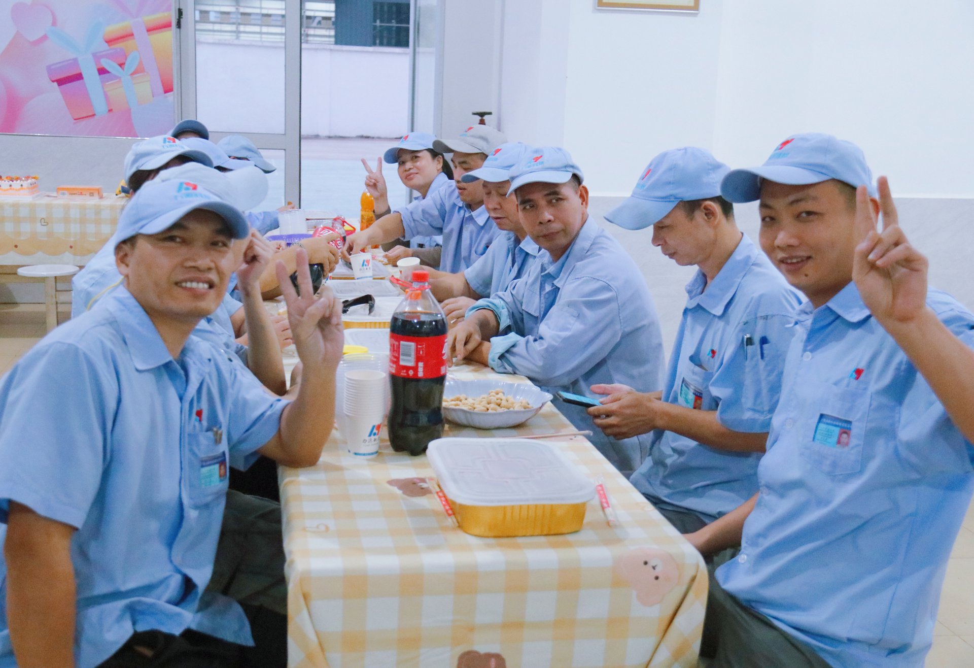10月份员工生日会照片