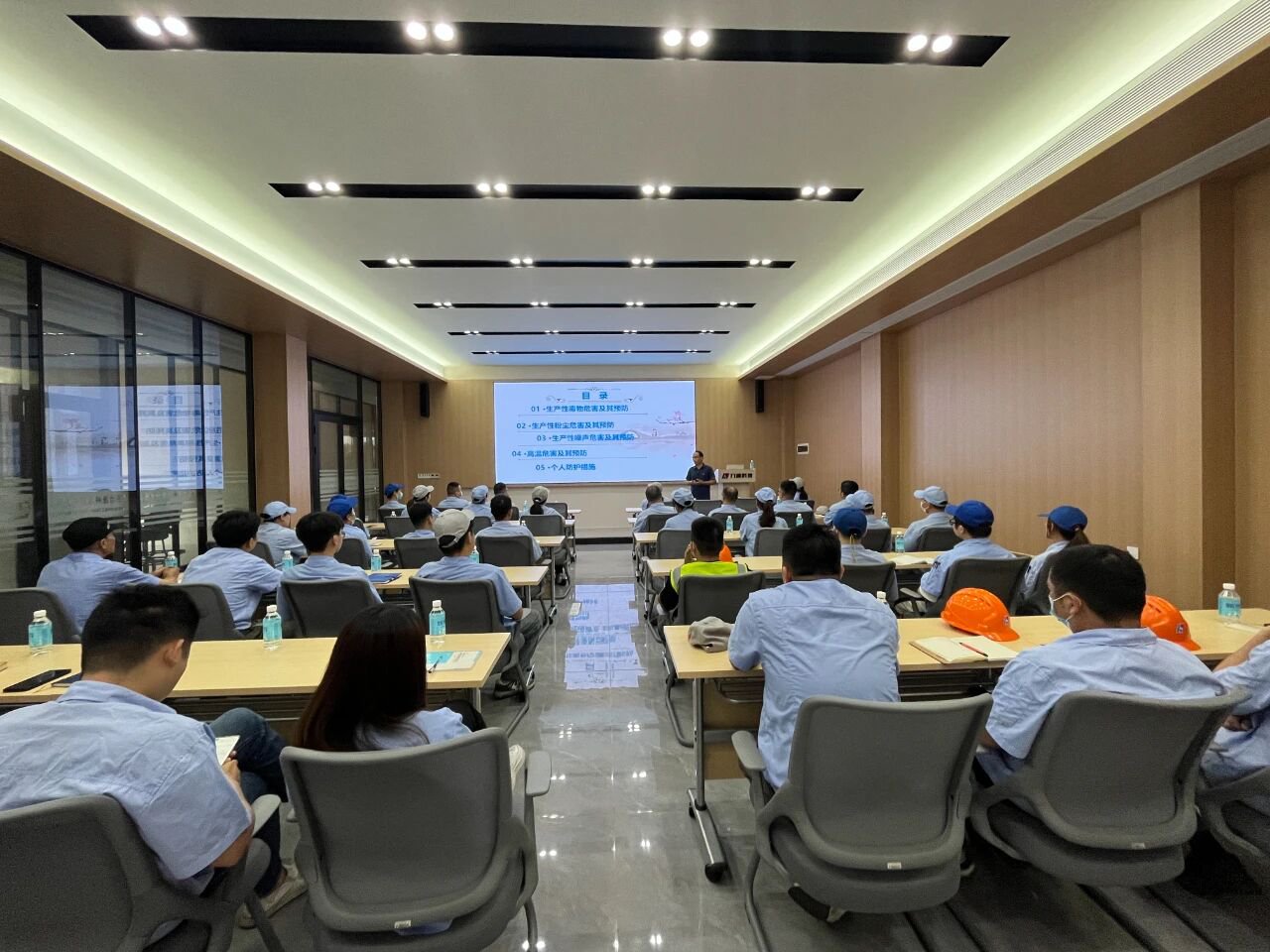 开展职业健康安全防范知识普及培训