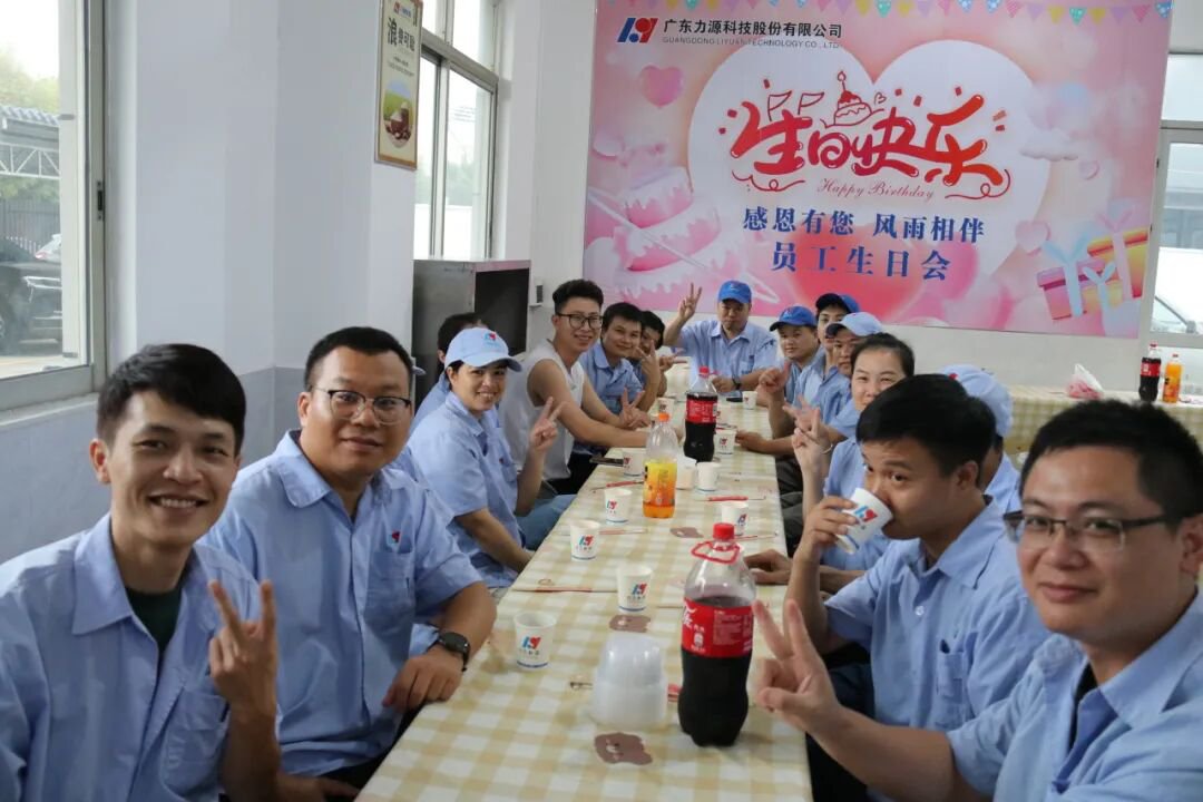 八月份员工生日会